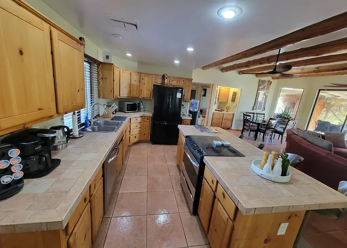 Southwest Hospitality Sleeps 12 Holiday home *