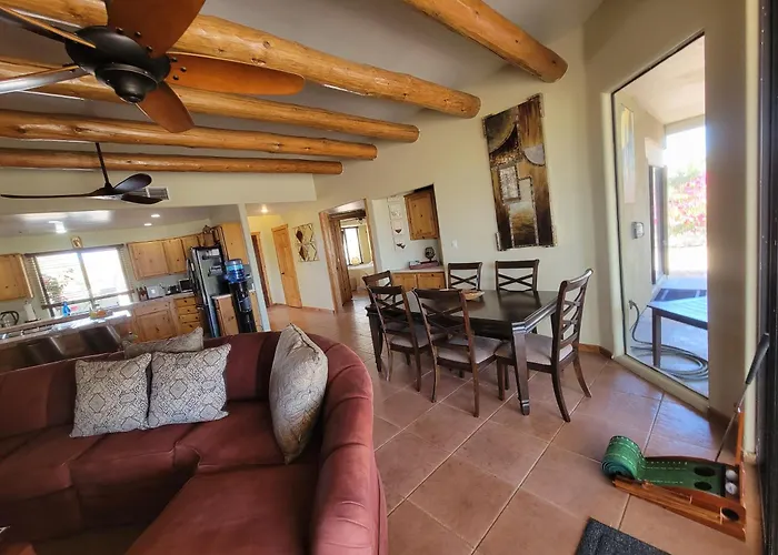 Southwest Hospitality Sleeps 12 Holiday home *